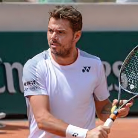 Stan Wawrinka is playing a tennis.